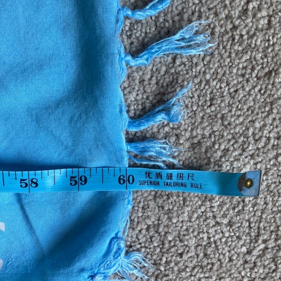 O’Neill blue and white wrap. Size 60” x 45” in excellent condition - Picture 5 of 8